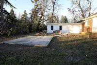 Global Vibes Parlor Renovated home,1 min to  golf course & close to two stadiums - Wifi