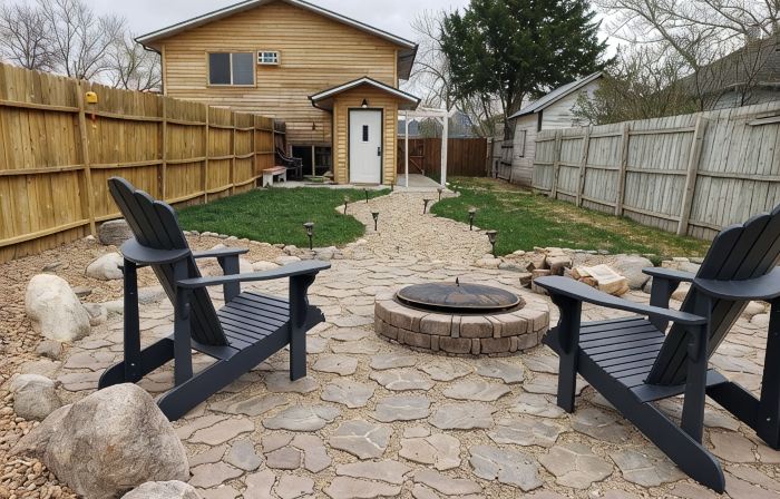 1 Bdrm, Duplex, Pup Friendly, Private Fenced in Yard, No Pet Fee!