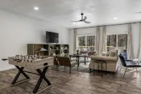 LAKEFRONT Bliss FLAT to water: Spacious home with Game Room, Sleeps 15 Guests!