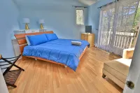Spacious Lake House for Large Groups w Private Acre+ short path to Lake