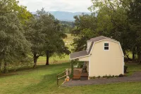 On farm cottage with mountain views. - 3-Star