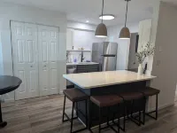 Charming 2-bedroom condo in McHenry Close To Lake Activities and Ski Resort マクヘンリーのホテル