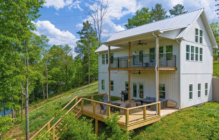 Lakefront Luxury Retreat, Kayaks, Game Room, Firepit, Pool Table & Private Dock