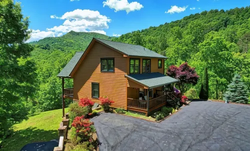Bear Valley Retreat | Cozy and Private Cabin near Lake Chatuge | Dog Friendly