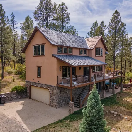Log Hill Lodge-BEST VIEWS, Hot tub, Close to town+Wolf Creek, privately owned
