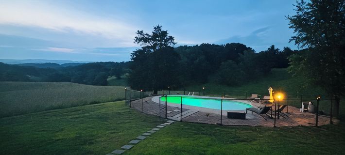 Luxury Home w/private Pool, Mt Views, 85” Roku Movie Room, Arcade, & King Bed! Отели в г. Хэмблен