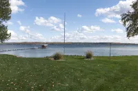 Quiet and private sandy bottom lakefront - 3-Star