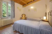 Farmhouse holidays in Umbria, the green heart of Italy, amongst art and nature. - 游泳池