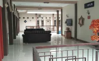 Hotel Puri Elsas Syariah - ที่มีที่จอดรถ