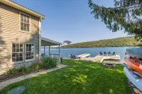 Keuka Waterfront 2-Bedroom Cottage with Wi-Fi and AC. Sleeps 6 - Boutique