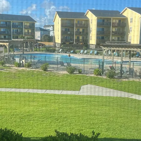 #1 Vrbo Rated Surf City Condo!  1 Min Walk to Beach & Pool!  1 Bedroom + Bunks