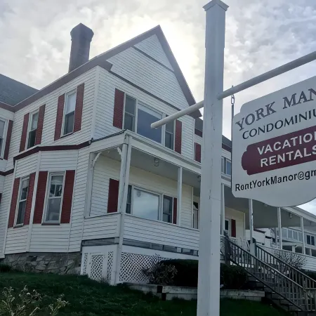 Studio, York Manor, Short Sand Beach