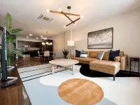 Historic & Modern! Walk to Restaurants, Moccasin Springs + Huge Suite w/ Kitchen Hotels in Fall River County