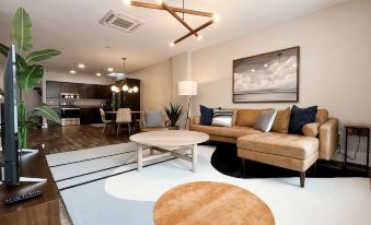 Historic & Modern! Walk to Restaurants, Moccasin Springs + Huge Suite w/ Kitchen