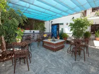 Pensión Aduar Hotels near Ochoa Clinic
