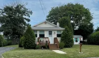MERMAID COTTAGE - 3 MINUTE WALK TO BEACH - VERY CHARMING & CLEAN!