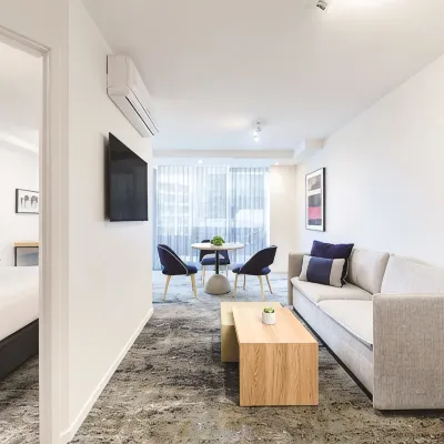 Brady Apartment Hotel Flinders Street Hotels near Melbourne Aquarium