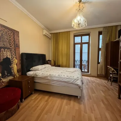 تشامبرز اوف ذا بوهيم Hotels near بيلاربي