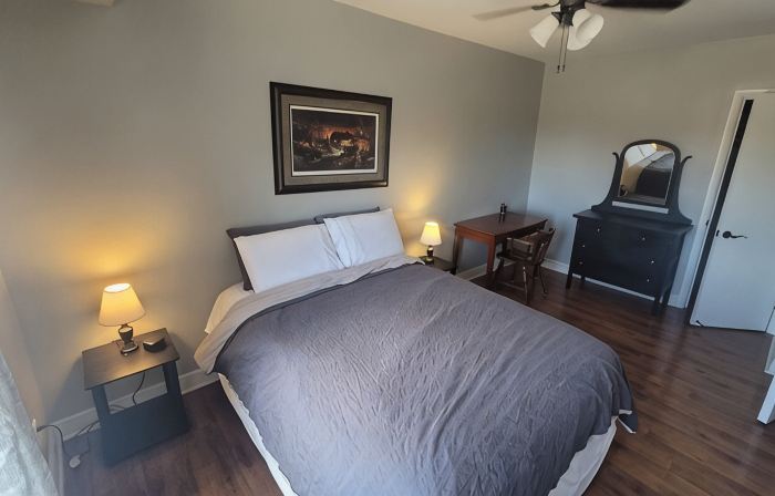 2 Bedroom Travelers Suite with Queen and Full Bed