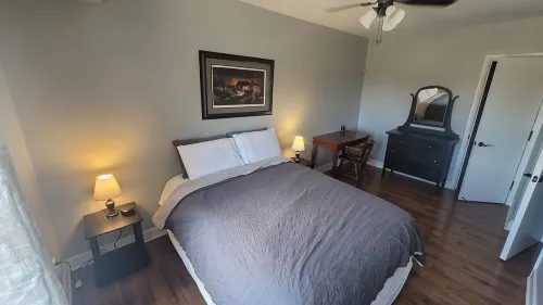 2 Bedroom Travelers Suite with Queen and Full Bed