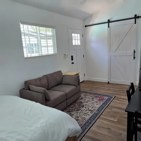 Cozy studio with WiFi and AC in welcoming Westminster
