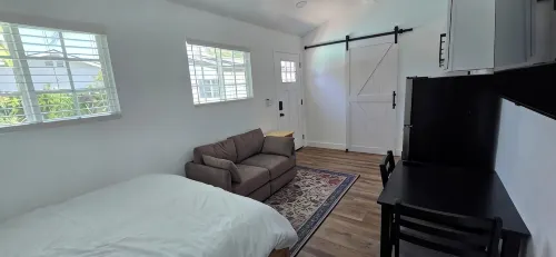 Cozy studio with WiFi and AC in welcoming Westminster