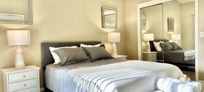 Charming 3-bedroom bungalow with WiFi and AC in delightful Folsom Hotéis em Folsom