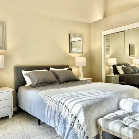 Charming 3-bedroom bungalow with WiFi and AC in delightful Folsom
