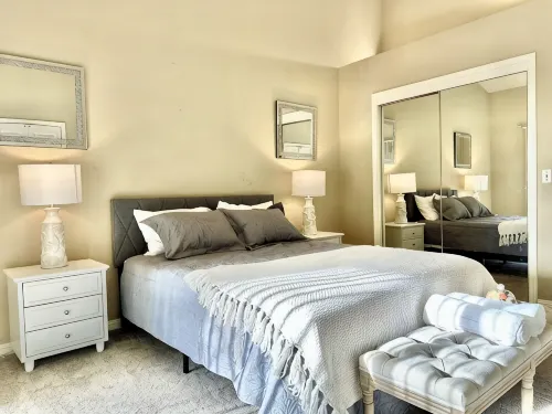 Charming 3-bedroom bungalow with WiFi and AC in delightful Folsom