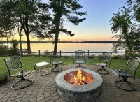 Game Room! -Lakefront 5BRM - Huge Yard - 4-Star