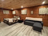 Charming log cabin on gravel back road with peace, quiet, all amenities of home - Hytter