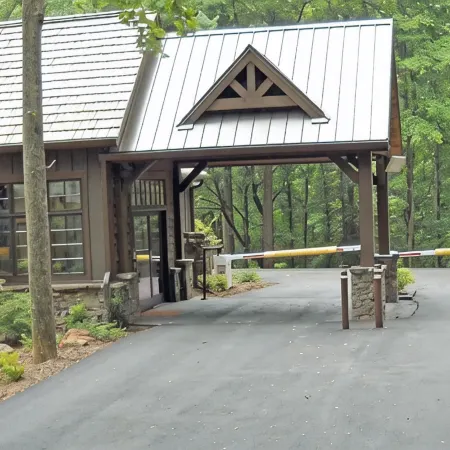 Couples Retreat with Hot Tub, Lake & Mountain Views in Big Canoe Luxury Resort