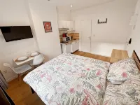 Au42BisJM - Homestays