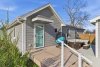Cozy Lakeside Cottage for Families and Fun Seekers. Game room - Large Soaker Tub
