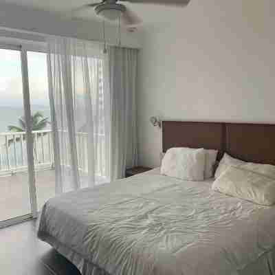 Vista Mare Ocean View Spacious 2-Bedroom Rooms