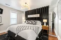 Poppy & Rye Cottage; one block from Magnolia, walkable to everything!