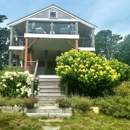 Charming 2-bedroom house on Chappy with pool, Tennis, pickleball, WiFi and AC