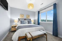Walk to Beach · Dining & Coffee · EV Charger · 1 Dog ≤50 LBS ok with Pet Fee - Wifi