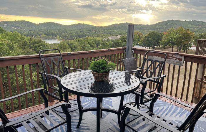 Charming 2-bedroom Penthouse condo with AC, WiFi in lovely BransonMo