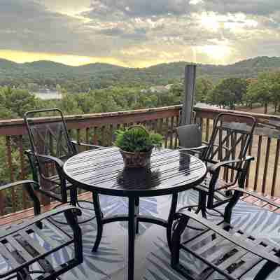 Charming 2-bedroom Penthouse condo with AC, WiFi in lovely BransonMo Others