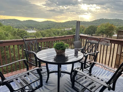 Charming 2-bedroom Penthouse condo with AC, WiFi in lovely BransonMo - Wifi