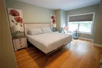 #3 Lakefront Hamlin Lake Retreat - Sleeps 10 - 4-Star
