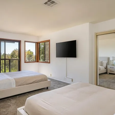 Family Fun Mountain Villa in San Diego Pool/Jacuzzi, Water-slide, PickleBall