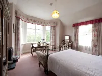 Woodhill House - 3-Star