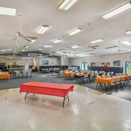2 Bed Cozy Home, Dade City, Pickle Ball and Pool