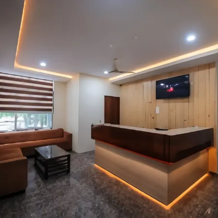 Hotel Social Palace, Chinyalisaur