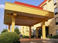 La Quinta Inn & Suites by Wyndham Charleston Riverview Hotels near Cooper River Marina