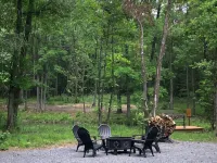 Modern Luxe Has Everything Huge Deck, Jacuzzi, Glam Outdoor Fireplace and Pond!