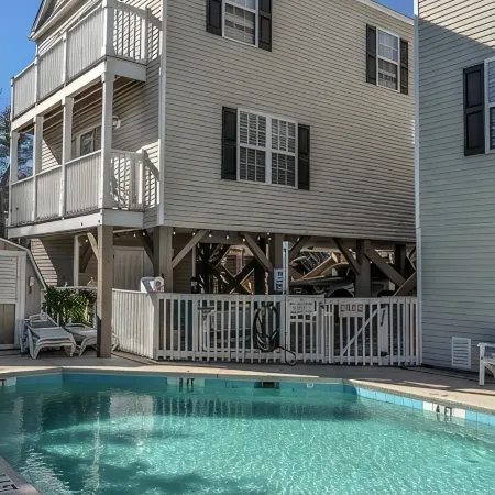 Feels like home! This spacious & cozy beach house is a short walk to the beach!