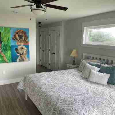 Relax overlooking the beautiful New London Bay in our 3 bed, 2 bath  cottage Rooms